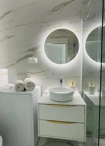 Global View 22th Floor Premium By Bookinghost *